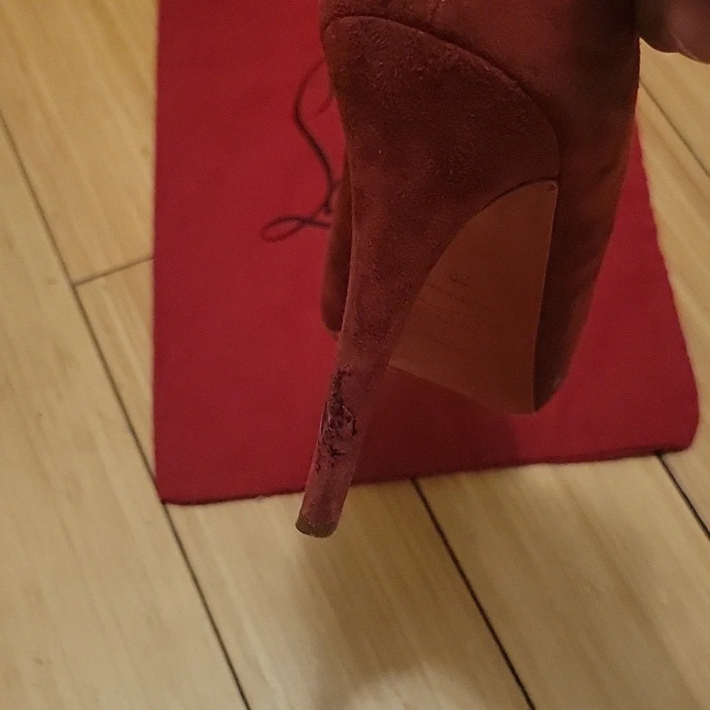 Christian Louboutin Burgundy Suede Round-Toe Pumps Size 39 Fits Size 8 The Best - Picture 4 of 8